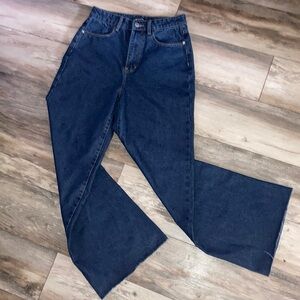 PrettyLittleThing Women’s High Rise Wide Leg Raw Hem Jeans Size 8 NWT
